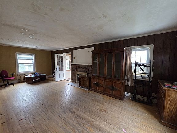 2nd image of 258 Beverly Rd