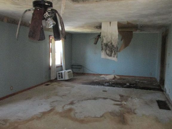 5th image of 315 E Maple St