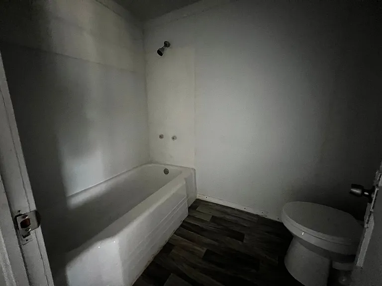 455 W Scott St — Photo 7
