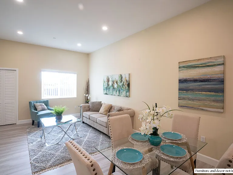 Pacific Heights Apartments — Photo 11