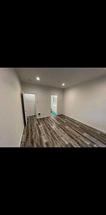 1st image of 338 Canal Dr SE