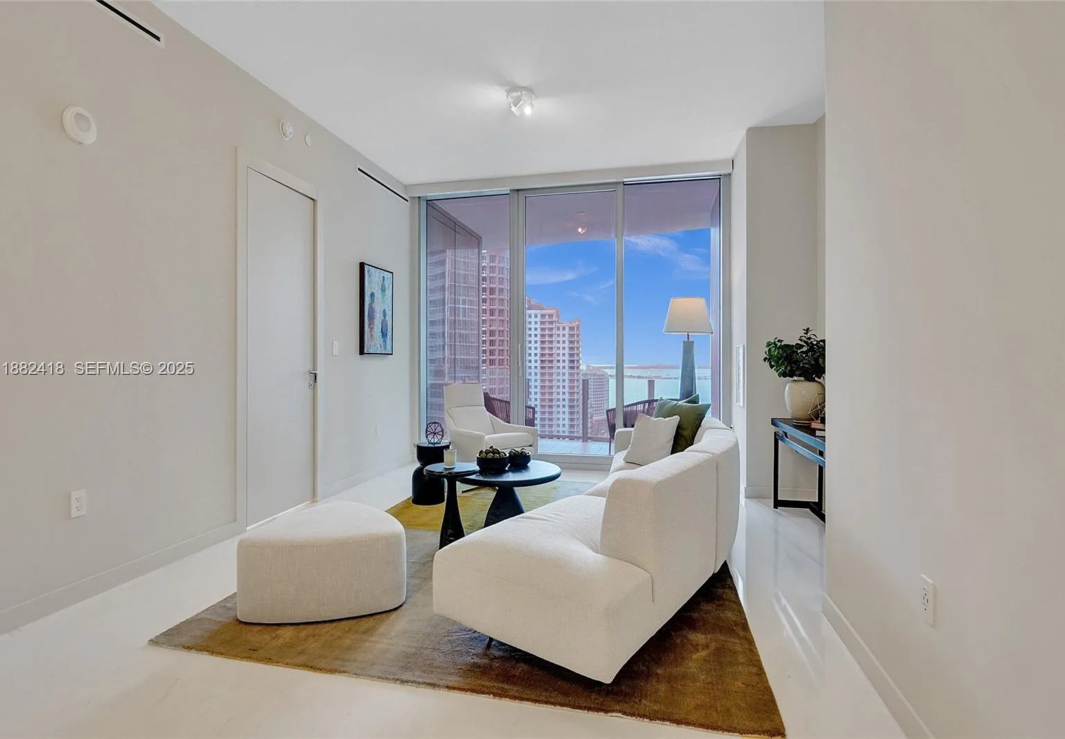 2 bed, 1552 sqft, $13,500 — Photo 3