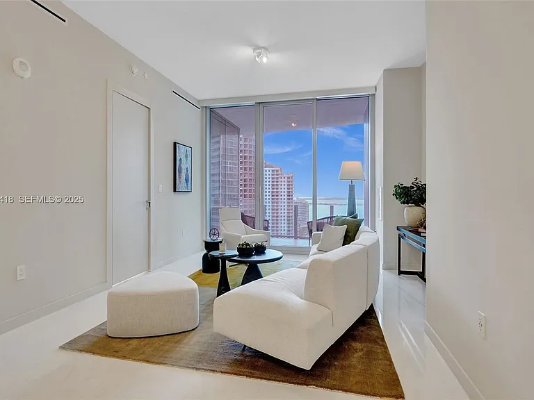300 Biscayne Blvd #2305W — Photo 3
