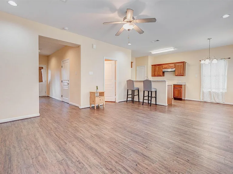8605 Beviamo St — Photo 2