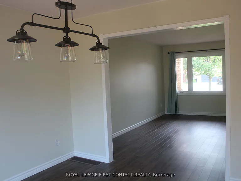 16 Rosenfeld Dr — Photo 12