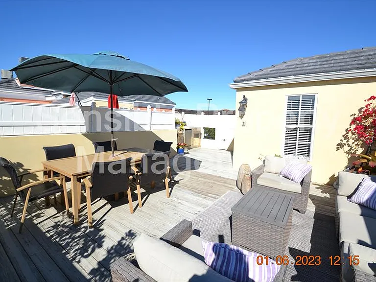 2405 Victoria Gardens Ln — Photo 10