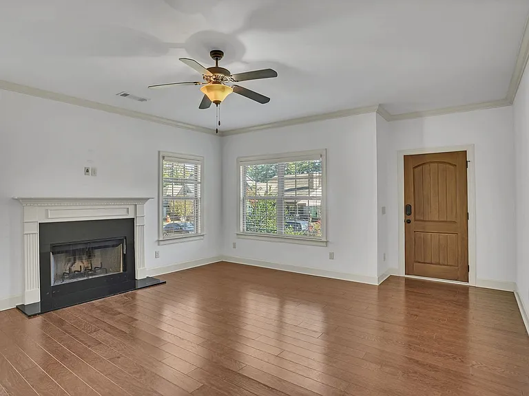 999 Starr Ct — Photo 8