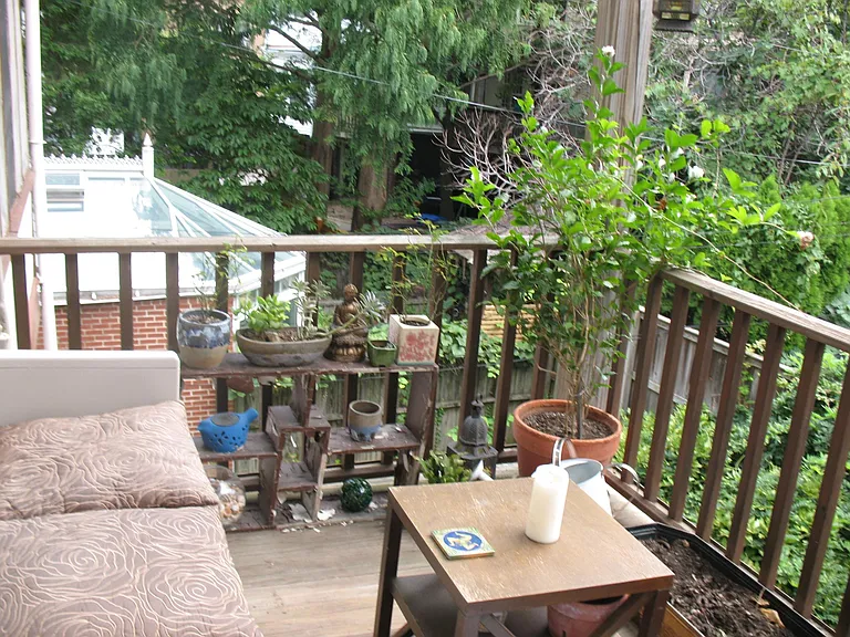 Master bedroom covered deck
