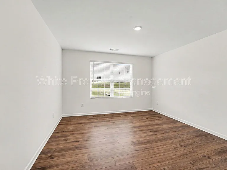 368 W 18th St — Photo 12