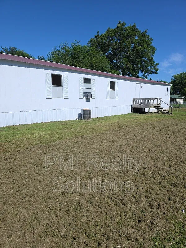3 bed, 2.0 bath, 980 sqft, $950 — Photo 2
