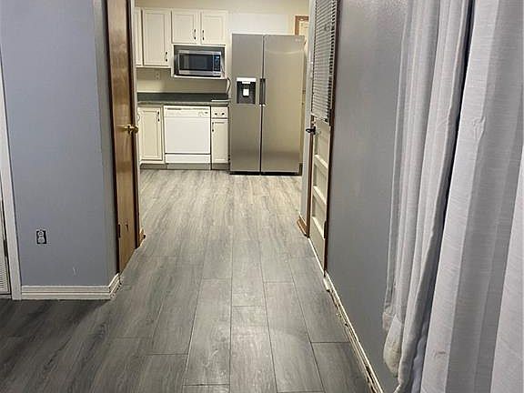 4th image of 5216 Warwick Dr E