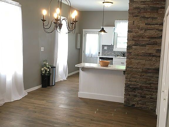 open concept dining/ kitchen