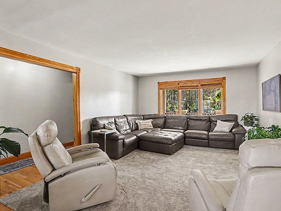 4th image of 24219 Findley Rd
