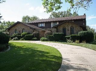 202 Bridle Path Cir, Oak Brook, IL 60523
