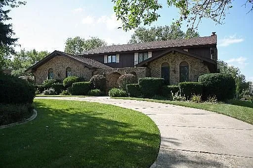 202 Bridle Path Cir photo 1