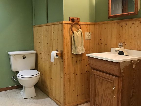 3/4 basement bathrm w/shower