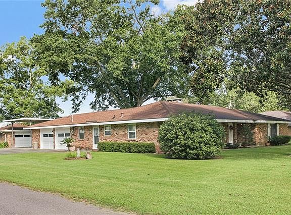 2nd image of 301 Camellia Ave