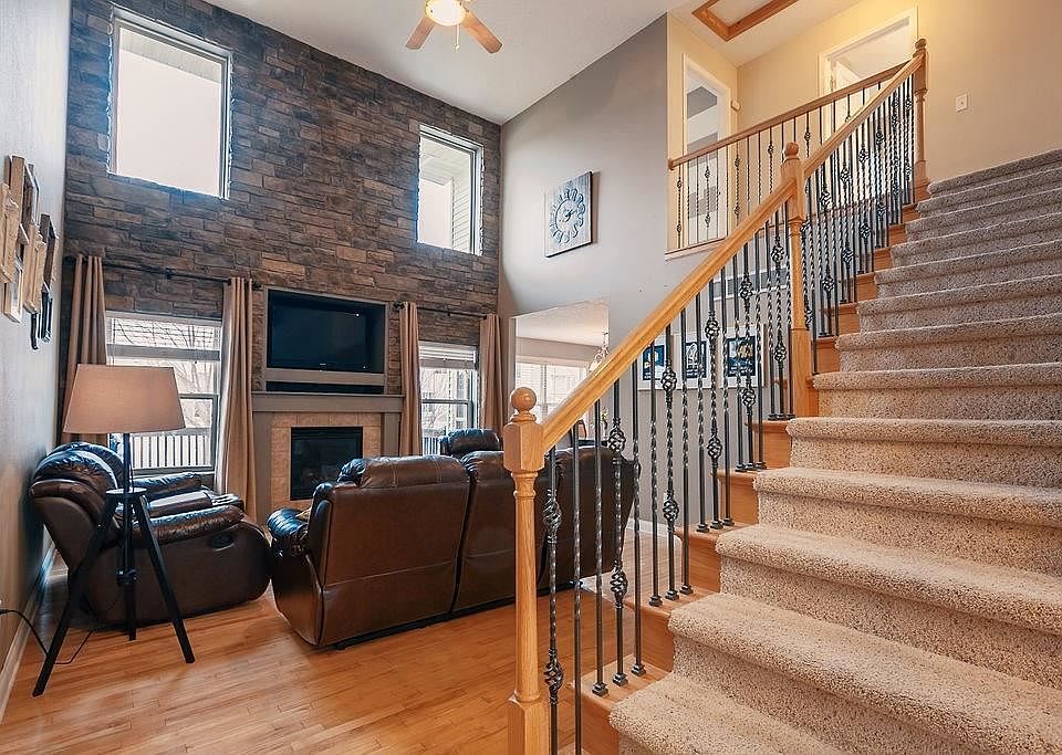 1st image of 720 SE Carefree Ln