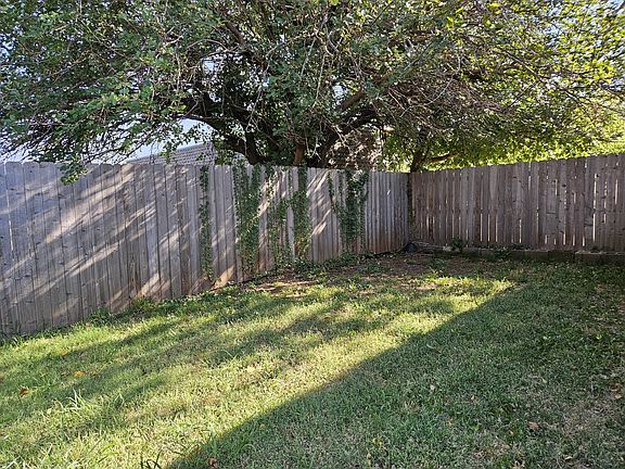 2nd image of 945 SW 98th St
