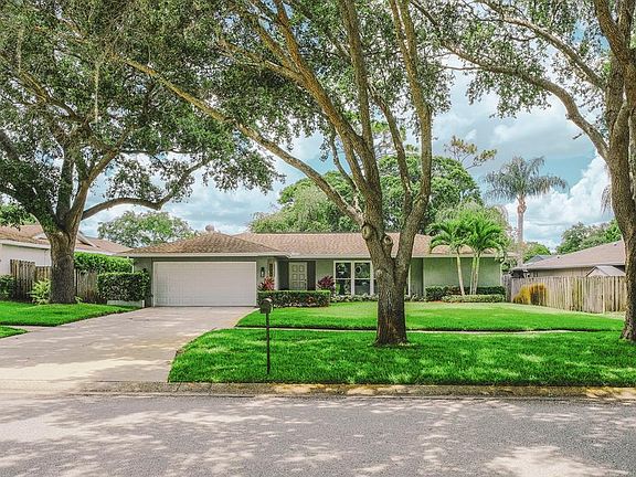 2nd image of 2958 Meadow Wood Dr
