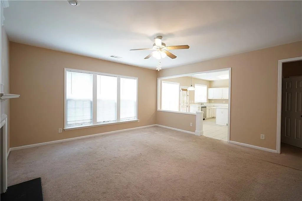 4 bed, 2.5 bath, 2344 sqft, $2,500 — Photo 3