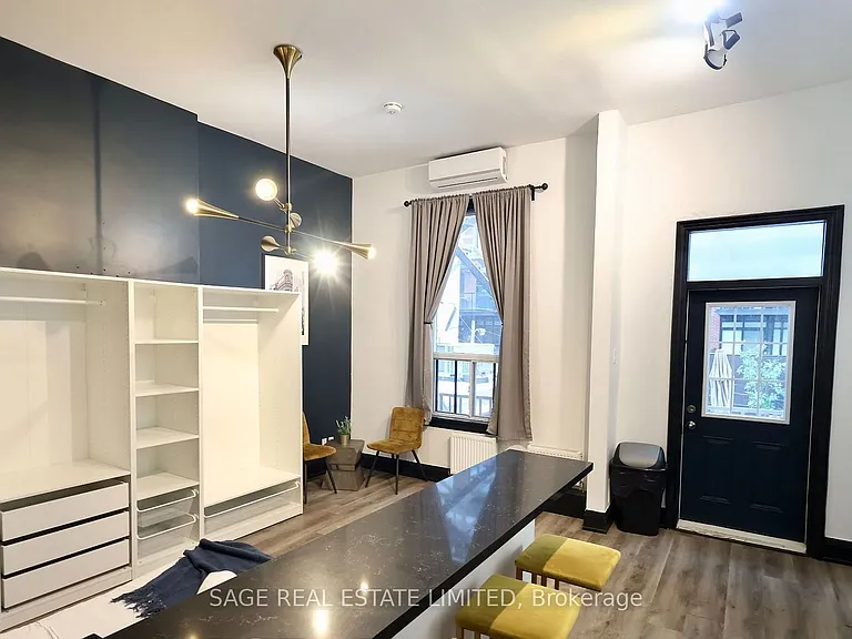 631 Queen St W #2 — Photo 4