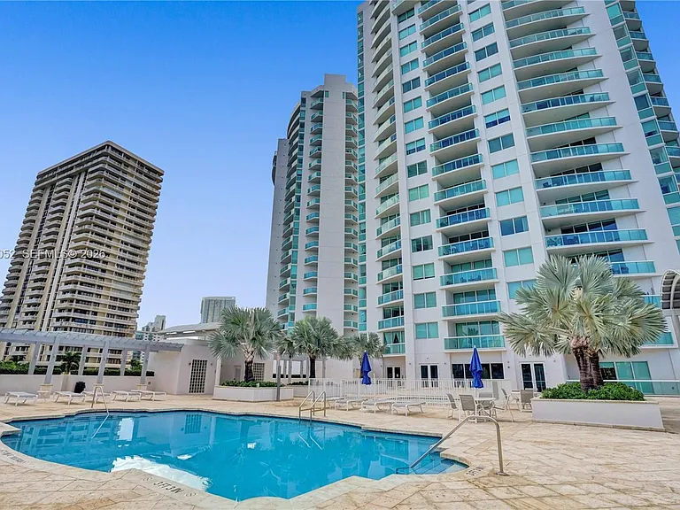 19400 Turnberry Way #1621 — Photo 28