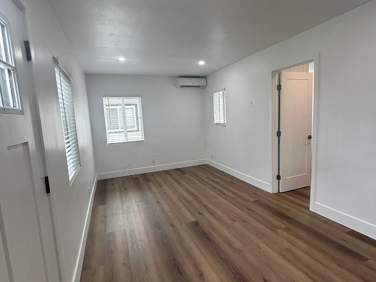 Studio, 500 sqft, $3,100 — Photo 2