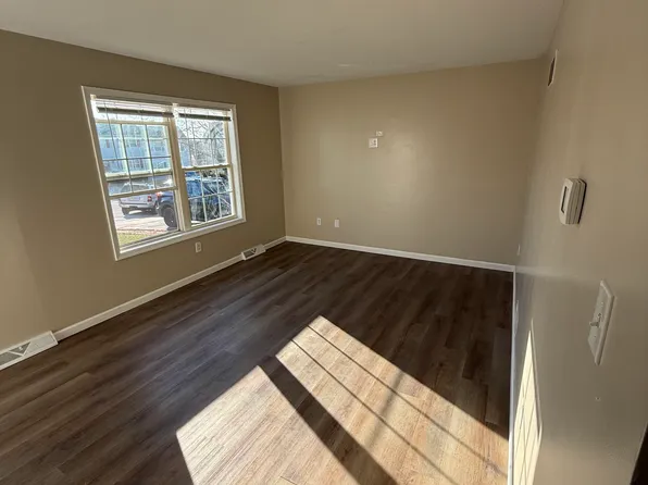 412 Debbi Ct, Hanover, PA 17331