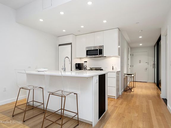 4th image of 90 William St APT 4C