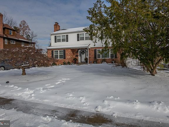 3rd image of 323 Riverview Ave