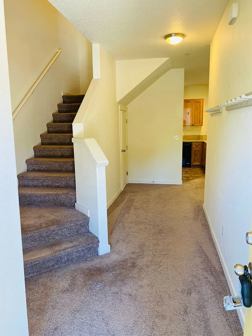 Charming Ridgefield Home Walking Distance to Everything — Photo 2