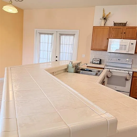 3010 Victoria Dr — Photo 18