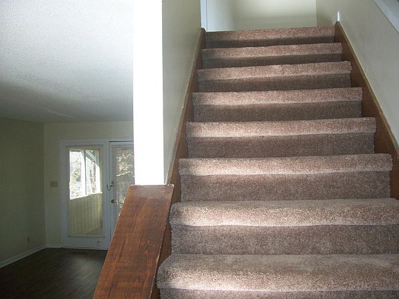 5th image of 10413 Victoria Dr