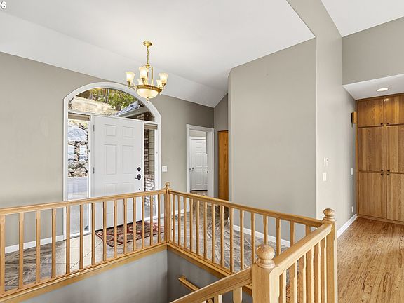 4th image of 215 Eagle Dr