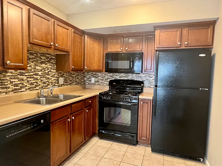 1112 Ekstam Dr #4 — Photo 8