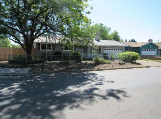 3 S De Anjou Ave, Eagle Pt, OR 97524