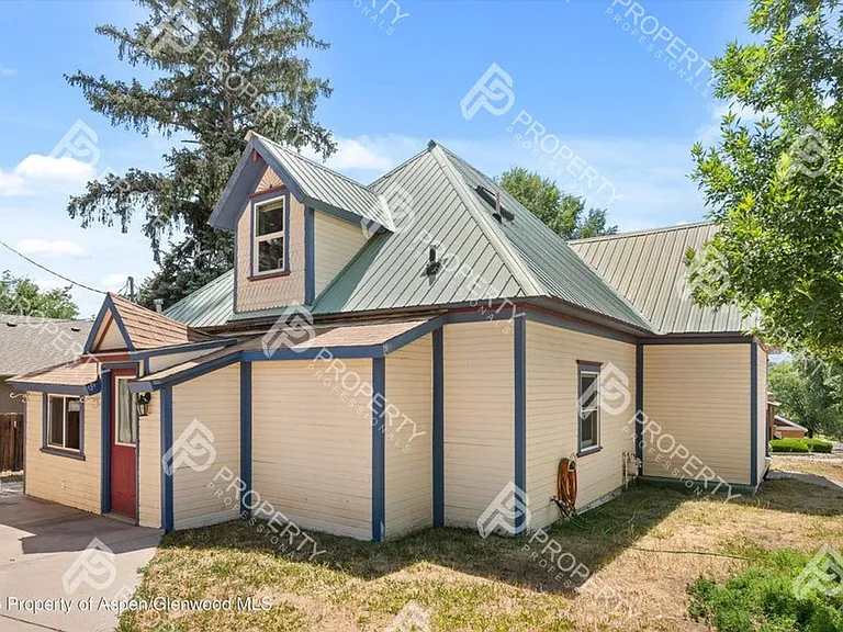 440 Whiteriver Ave — Photo 23