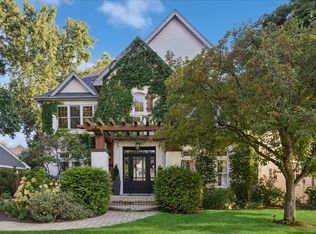 425 Greenfield Ave, Glen Ellyn, IL 60137