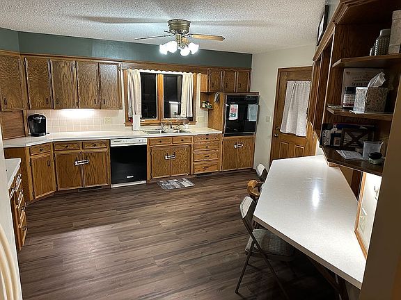 4th image of 402 E Parks Ave
