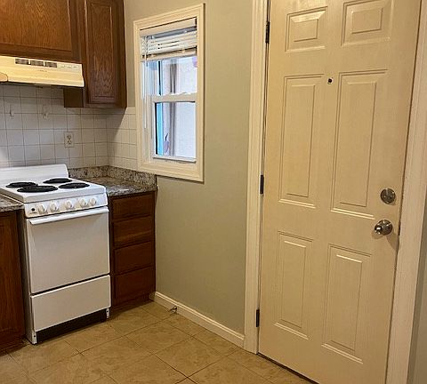 4th image of 115 Crystal Lake Rd #15
