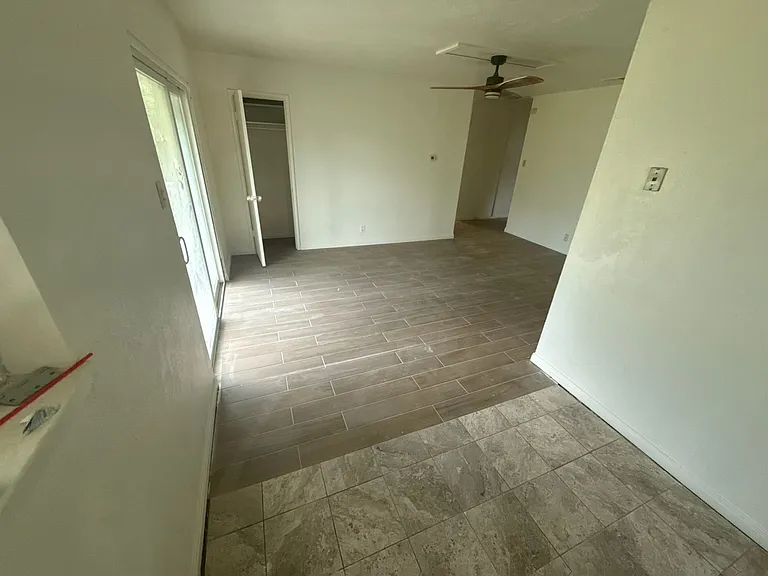 748 Oakwood Ave — Photo 2