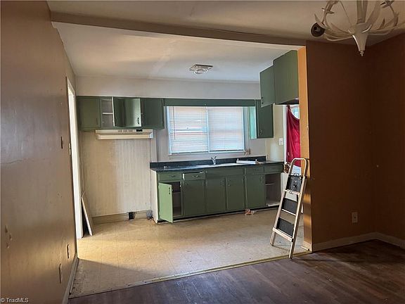 4th image of 2027 E Florida St