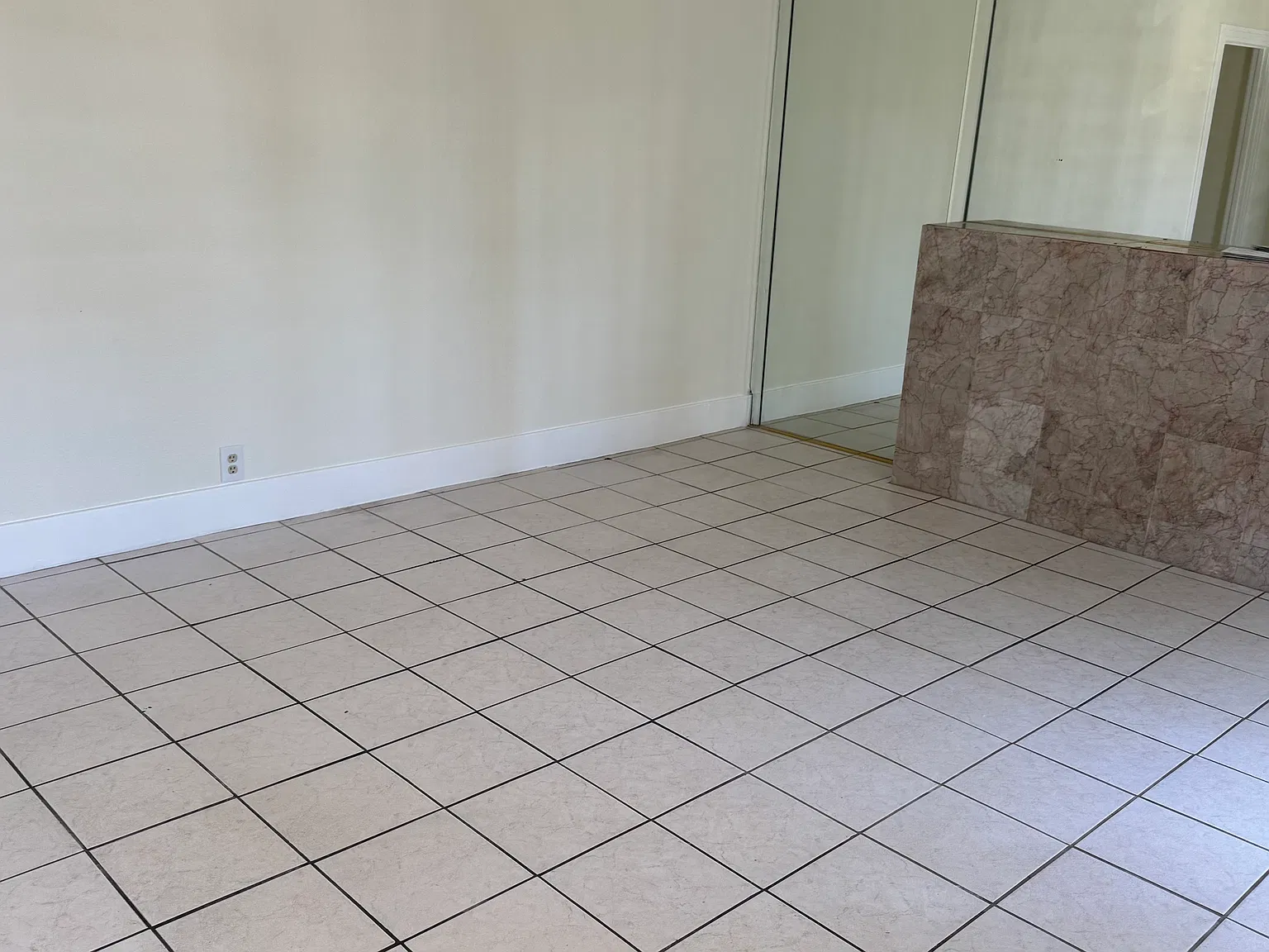 5507 S Wilton Pl — Photo 1