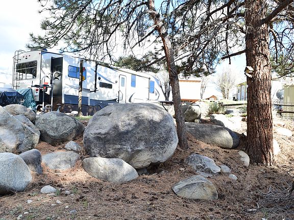 Lots of cool boulders