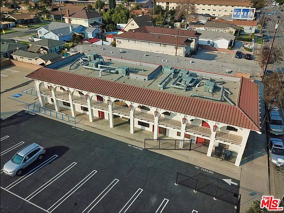 3rd image of 15545 Bellflower Blvd