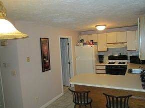 Kitchen w/ breakfast nook