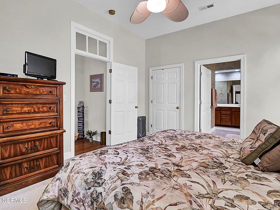5th image of 1048 Westport Dr