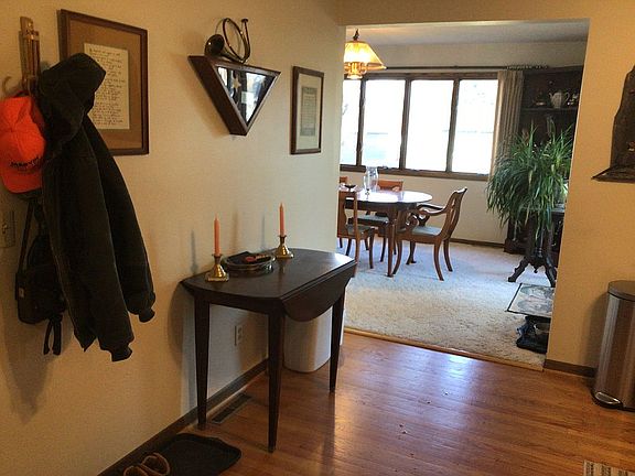 4th image of 306 S 9th Ave W