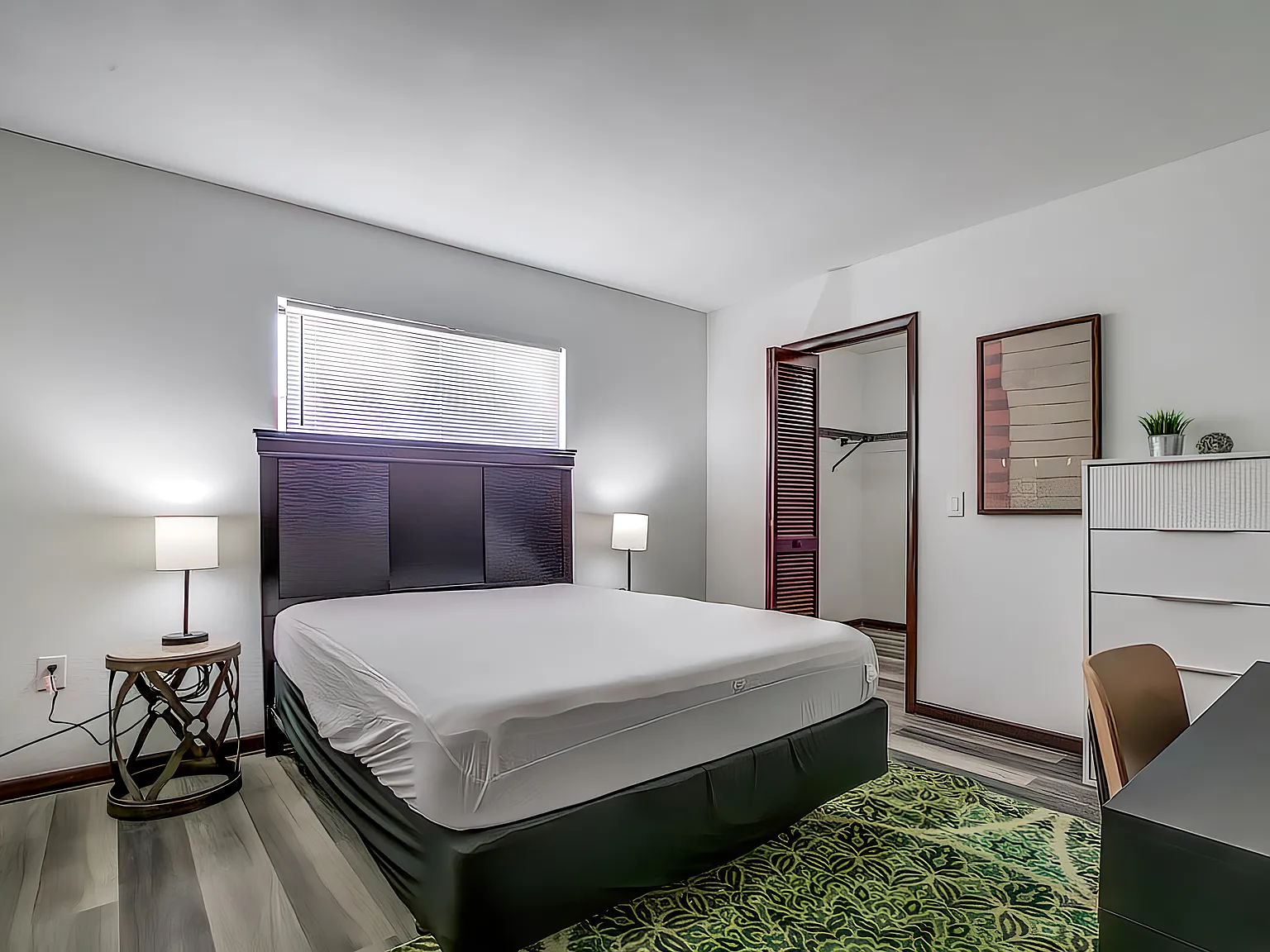 4 bed, 3.0 bath, 2066 sqft, $888 — Photo 1